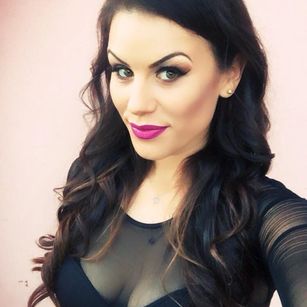 Model - Sonya streaptease