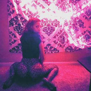 Model - Beelzeboo smalltits