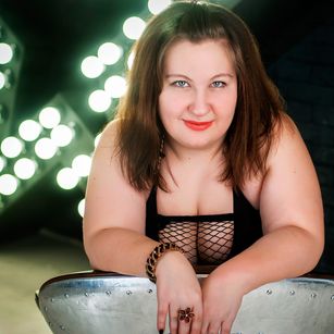 Model - Amyllee brunette