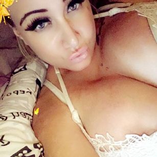 Model - BARBIE ROXXX pornstar