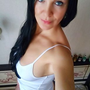 Model - Naughty Karolina vibrator