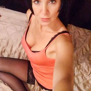 Model - Naughty Karolina pussyplay