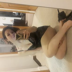 Model - Violette Divine smoking