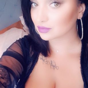 Model - Mistress Natasha pantyhose