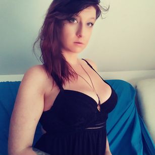 Model - Layla Lush brunette