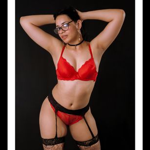 Model - Lana Belladonna shaved