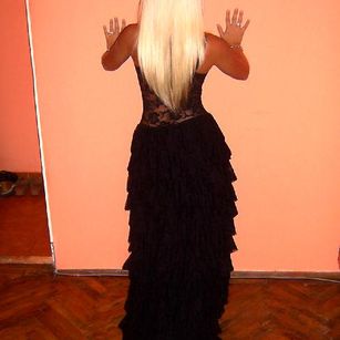 Model - black rosses 1