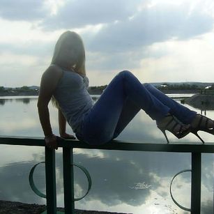 Model - black rosses 3