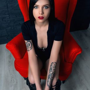 Model - MayaEvans dildo