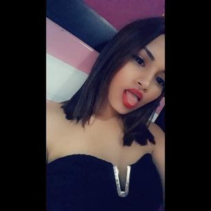 Model - Cloe Lanee girl