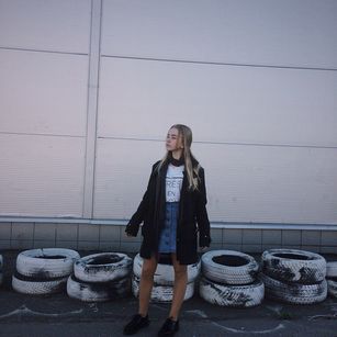 Model - Julia orgasm