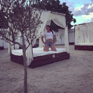 Model - Atena submissive