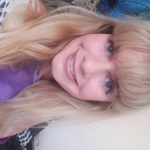 Model - Heidi Bush Blonde