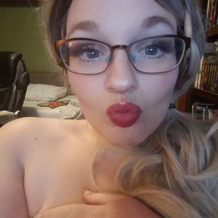 Model - Lori Lovely bigboobs