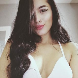 Model - Antonela  kinky