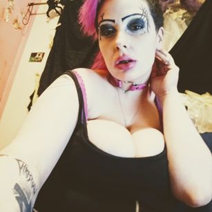 Model - Katrina Marie submissive