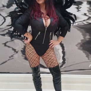 Model - ChellieDD tits