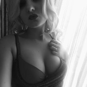 Model - Veronika masturbation