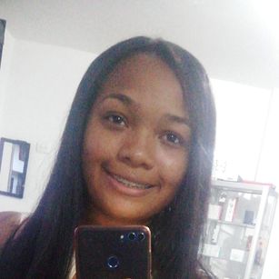 Model - Vera Purple oil