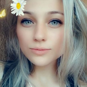 Model - Victoria young