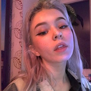 Model - Julia orgasm