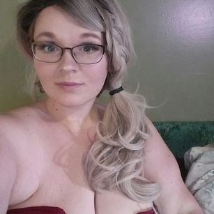 Model - Lori Lovely findom