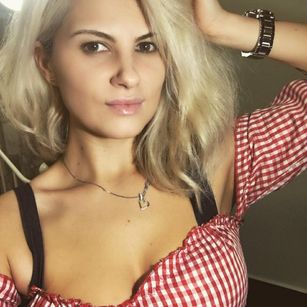 Model - KriztalJessica Blonde