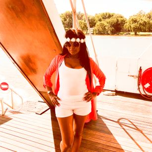 Model - VaVaaVoom petite