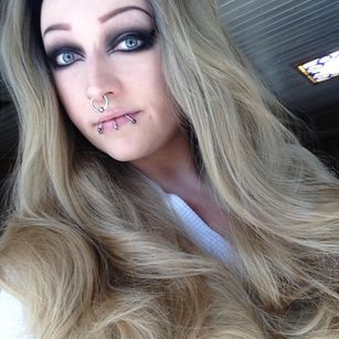 Model - Madame Xavialune joi