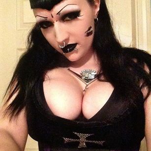 Model - Madame Xavialune CBT