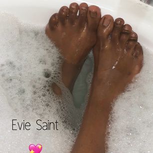 Model - Evie Saint Ebony