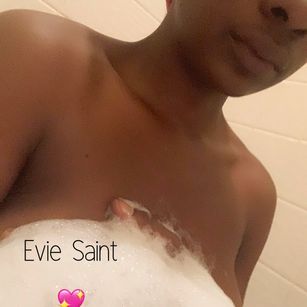 Model - Evie Saint SPOILED