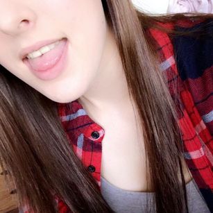 Model - Makayla masturbating