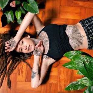 Model - Luna Vitali feet