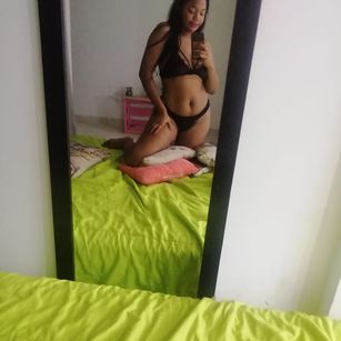 Model - Vera Purple latina