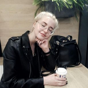 Model - ChloeKrestall girl