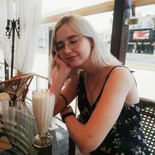 Model - ChloeKrestall beauty