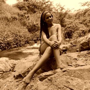 Model - alondra groot squirt