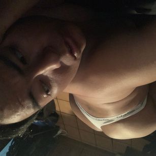 Model - BootyDevineXXX anal