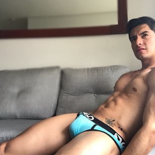 Model - Angel Stonne logitech