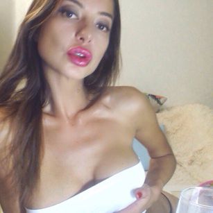 Model - iris.bonbon 4