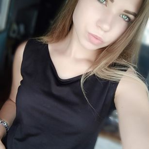 Model - Anabel strip