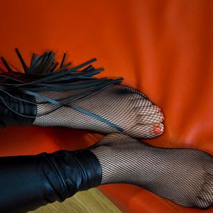 Model - AsteraBlack brunette