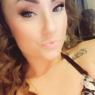 Model - Layla Moore latina