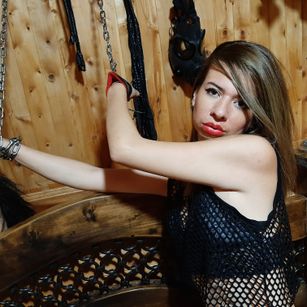 Model - daringgskinny blindfold