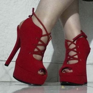 Model - Sarah fuckboobs