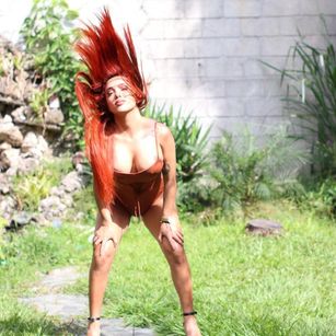 Model - Natalie Spring boobs