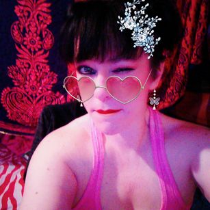 Model - RubyRedd curvy