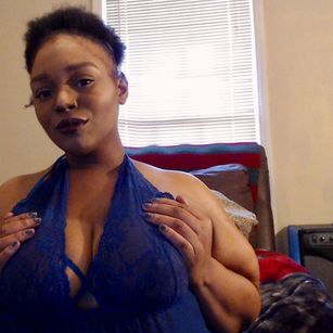 Model - CinnamonSins BBW