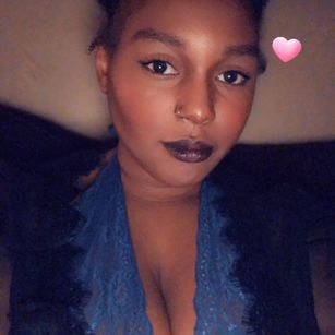 Model - CinnamonSins natural